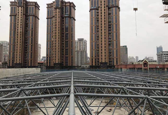 来宾螺栓球网架结构